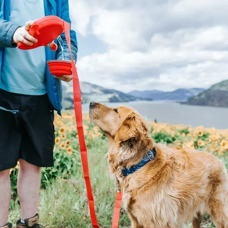 Multifunctional Dog Leash with Built-in Water Bowl